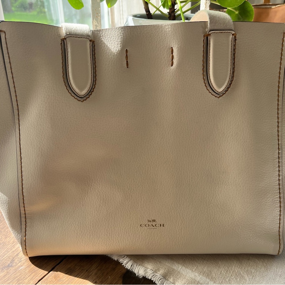 Coach tote-GUC and so cute!